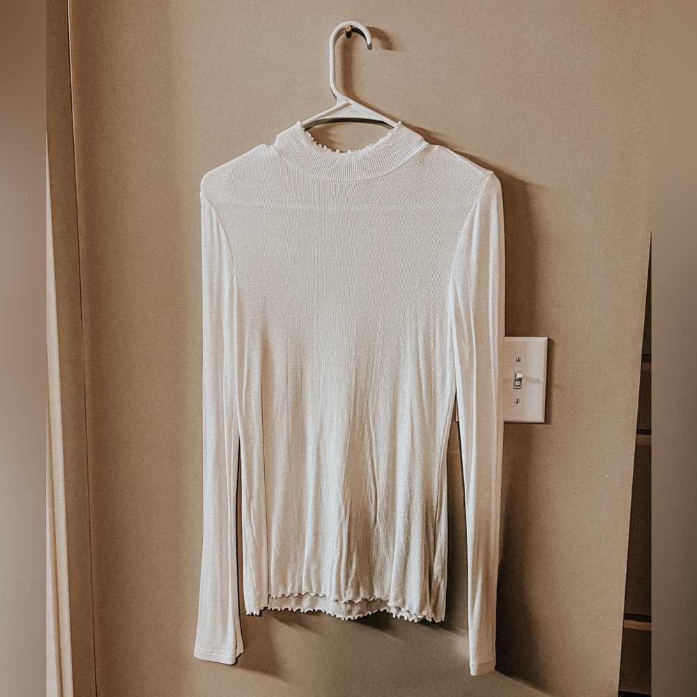 Fitted long sleeve